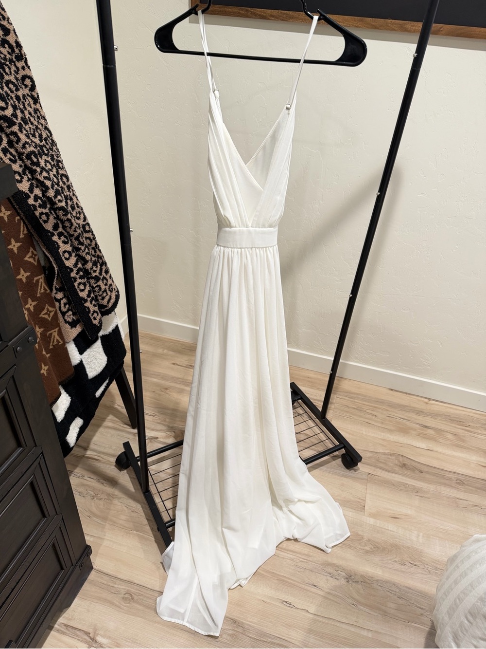 Pink Lily White V‑Neck Spaghetti Strap Maxi Wedding Dress